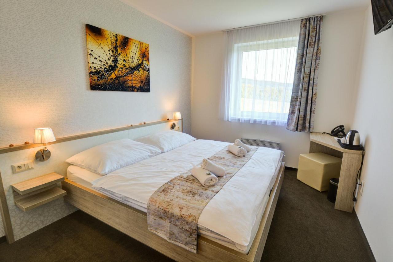 Hotel Star Lipno 伏尔塔瓦河畔利普诺 外观 照片